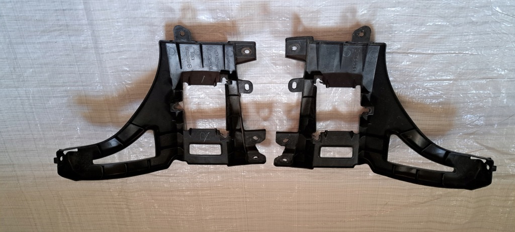 Купити Mazda 3 кронштейн  бампера передній праві bckn-502a1