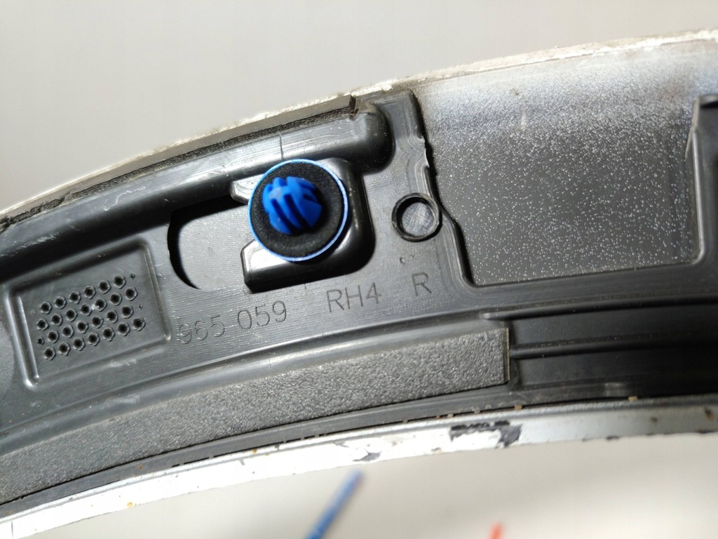 фото №10, Audi q3 83a молдинг крила права задня 83a965059 !