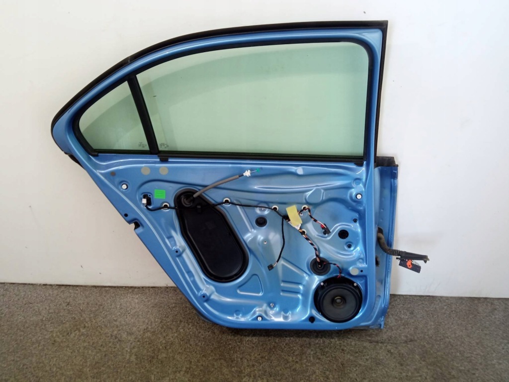 Купить Дверь левая задний lq5x skoda rapid 1 2012-2019