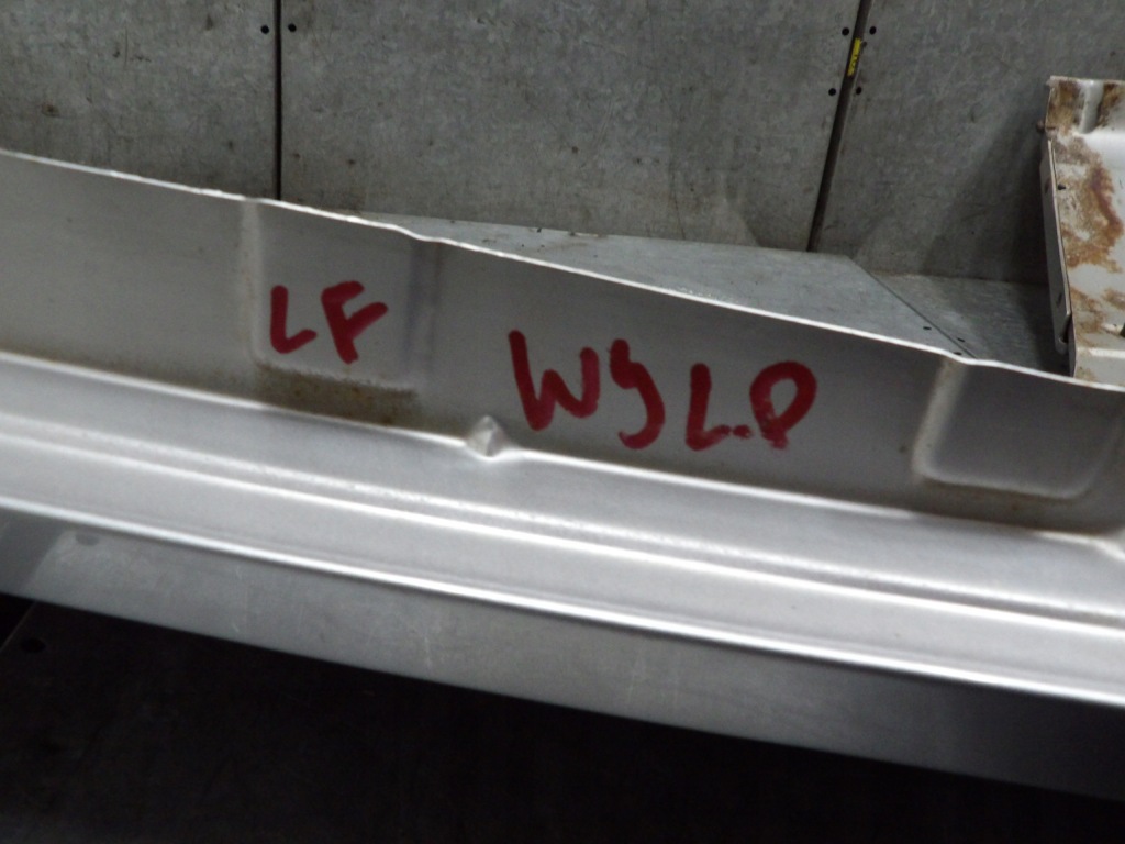 Jeep grand cherokee wj крыло  левое  перед Доставка