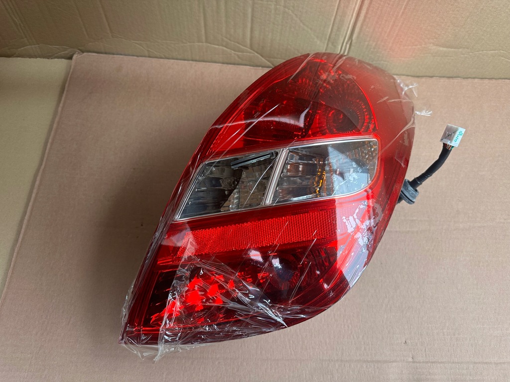 фото №1, Hyundai i20 лампа правый задняя 08-12r nowa orginał