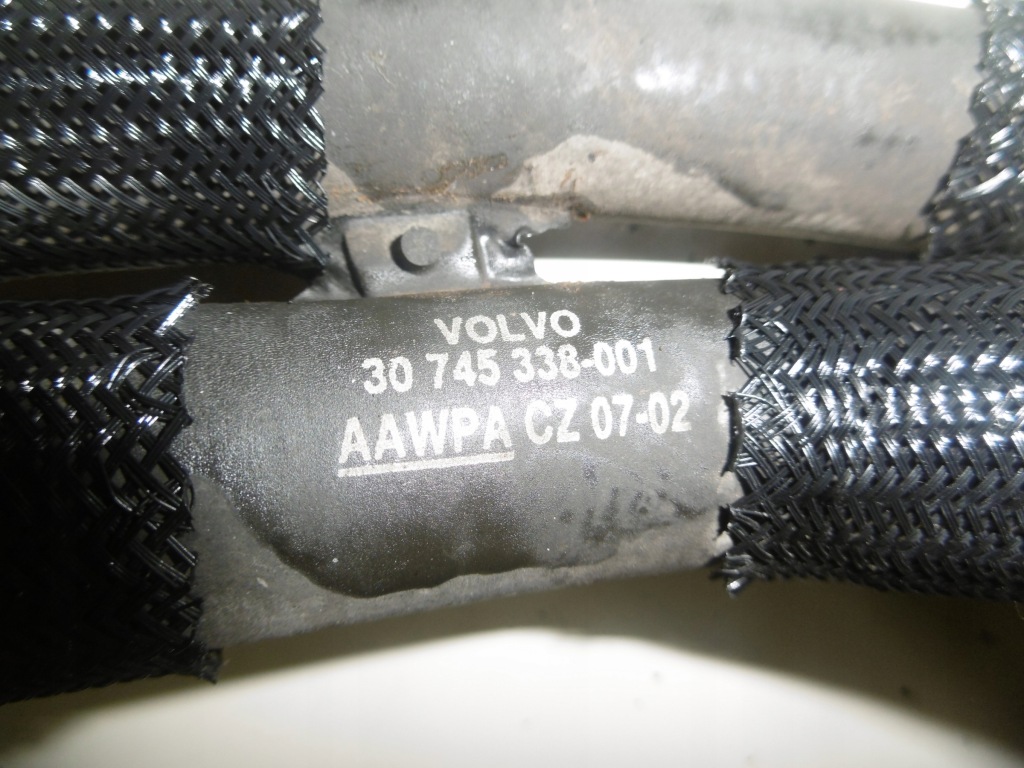 Шланг трубка пабтрубок  воды volvo xc90 s80 4.4 v8 Недорого