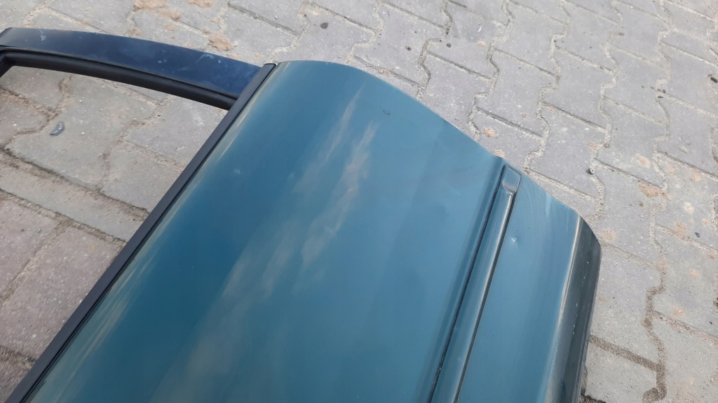 Дверь задняя правое  mazda 323f 00r 18j в Украине