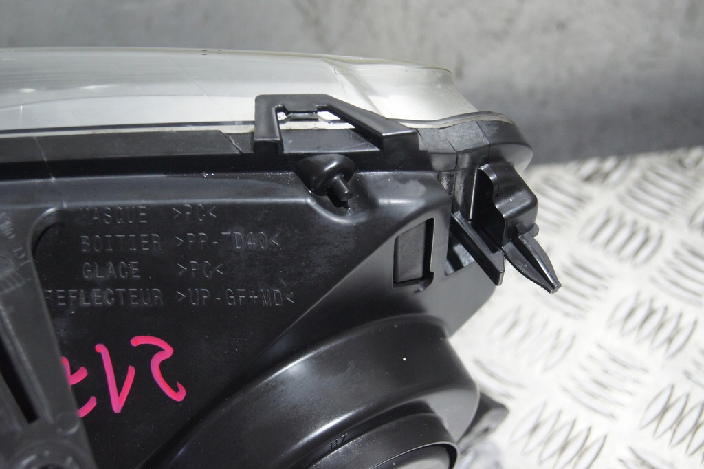 фото №10, Лампа передняя правая dacia duster 260100067r