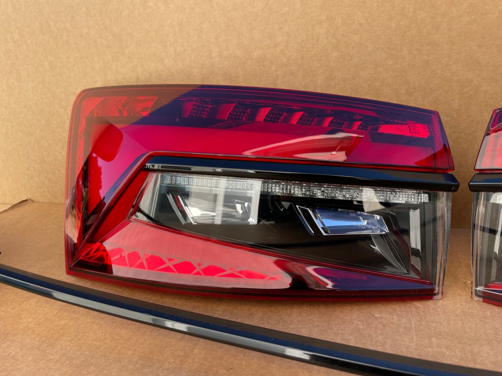 Фонари skoda superb 3 универсал рестайлинг  3v9945207b 3v9945208b full led Недорого