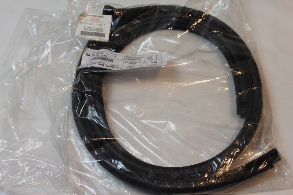 фото №1, Прокладка дверь mitsubishi montero левый перед 5755a095