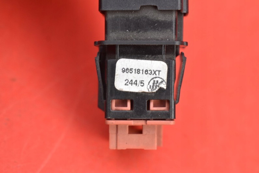 фото №6, Выключатель кнопка открывания заливной топлива 96518163xt citroen c6 1 i 05-12