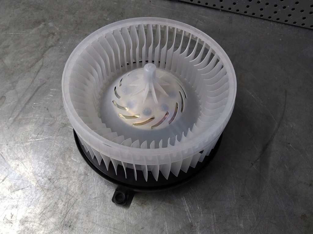 фото №3, Pacifica 2016-2021r вентилятор отопителя перед