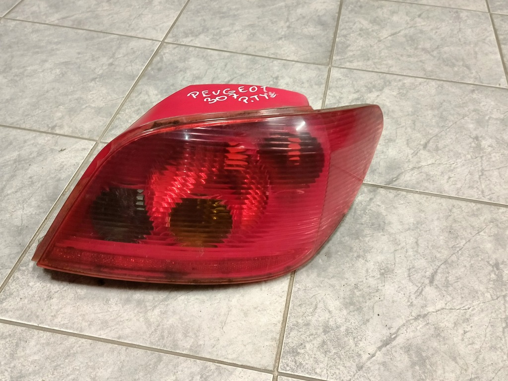 фото №1, Лампа правый задняя peugeot 307 hb