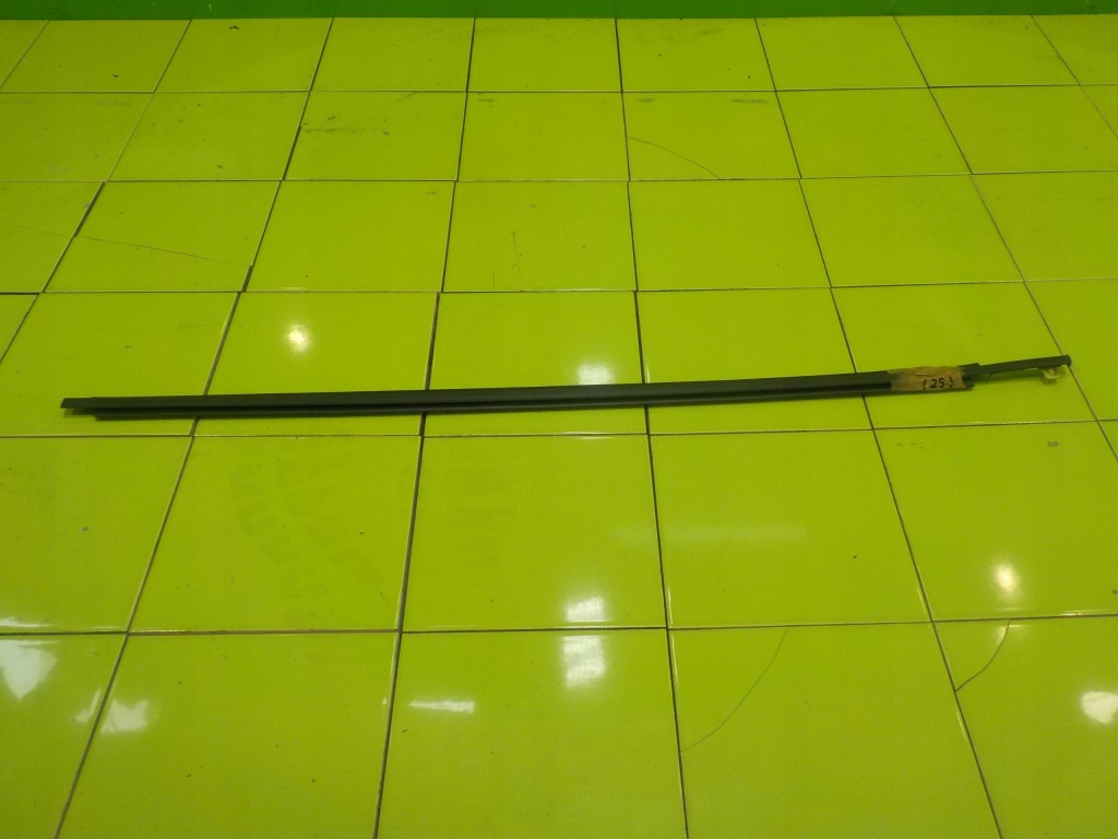 фото №1, Toyota prius ii 08r 5d молдинг ущільнювач ліва перед