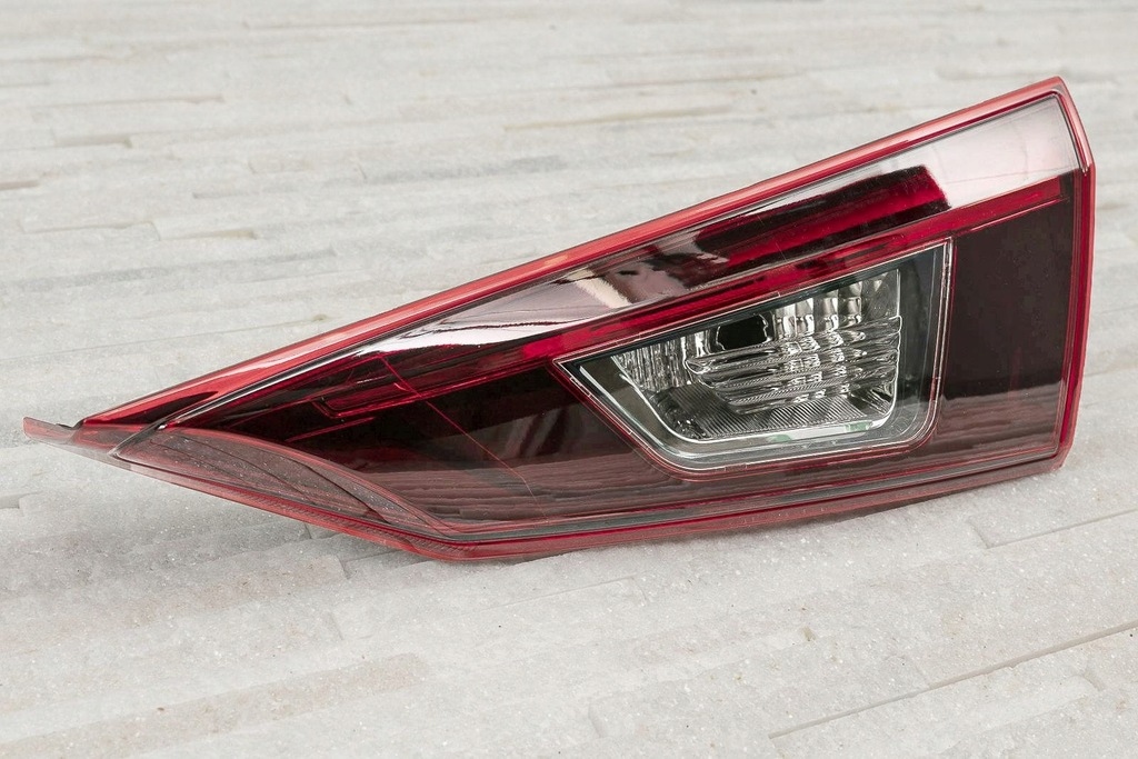 фото №9, Mazda 3 bm 14-18 sedan лампа крышки задний правая