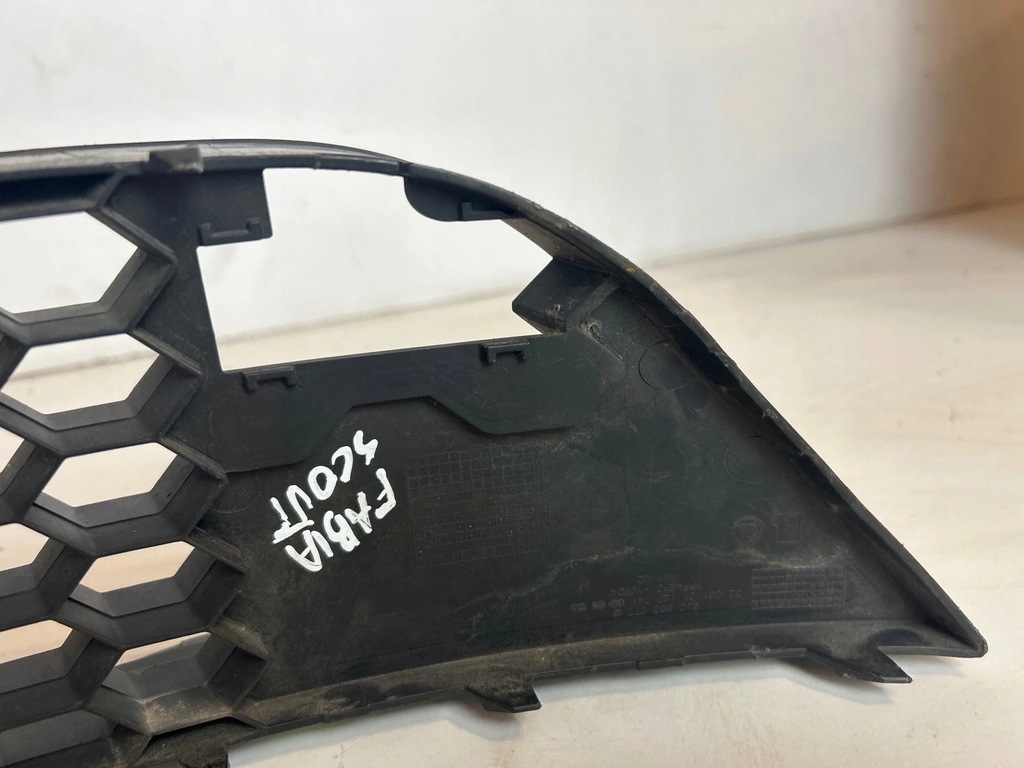 фото №11, Решётка средняя бампера skoda fabia ii rs