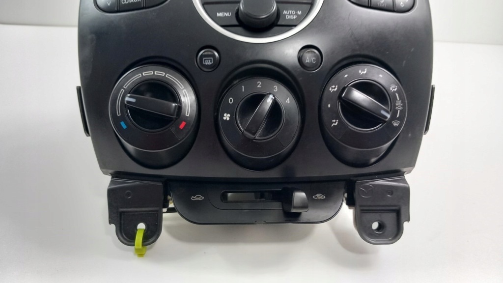 фото №3, Mazda2 de панель обдув кондиционера радио