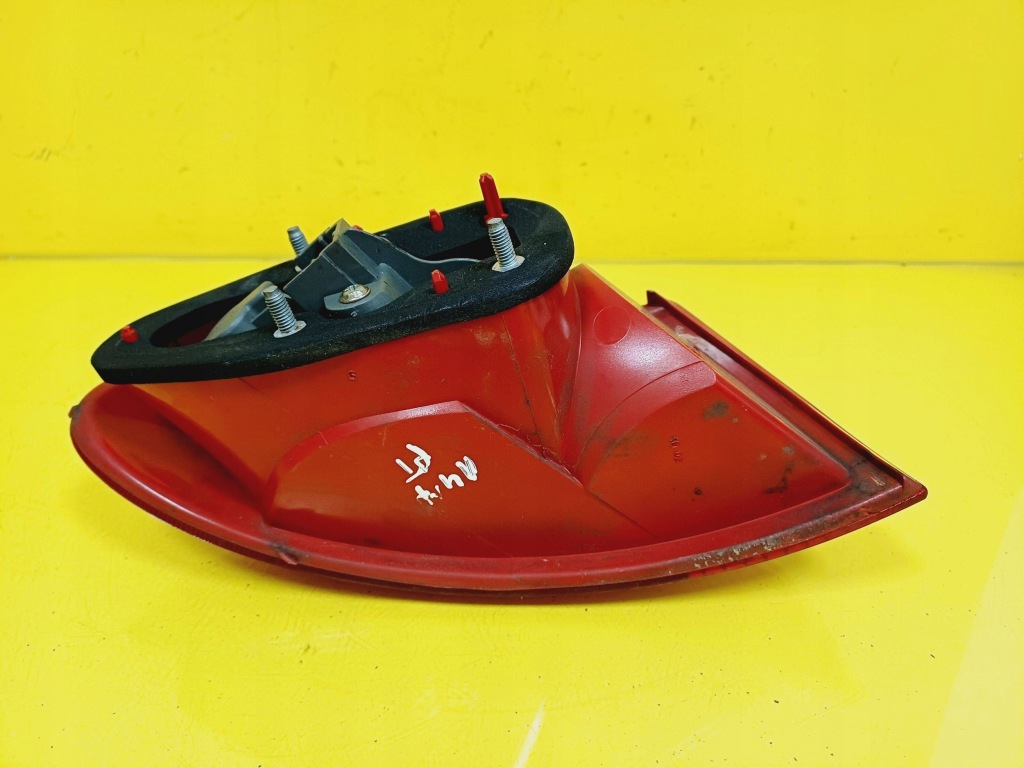 Лампа правий задній alfa romeo 147 46556347 nr787 Недорого