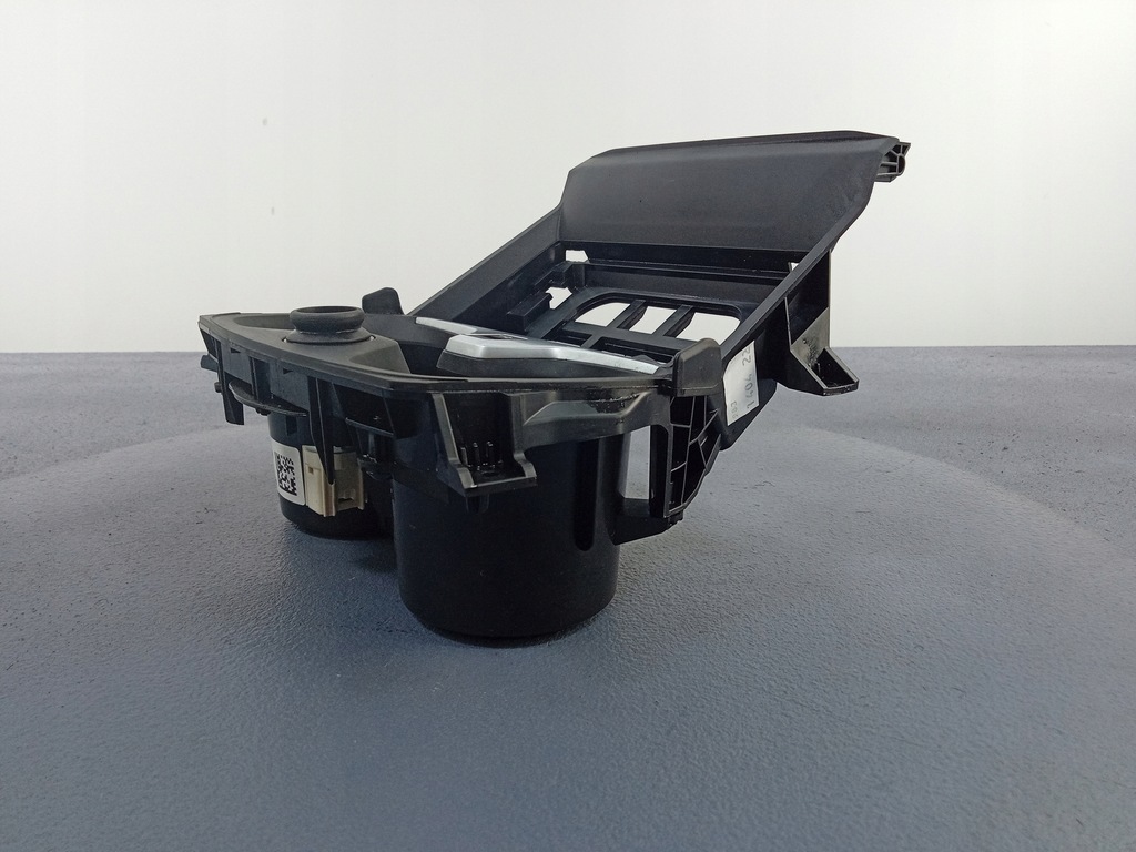 фото №4, Bmw 1 f40 2 f44 кронштейн na кружки подстаканник 5a37576