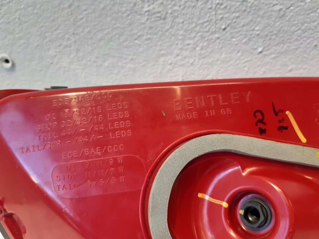 фото №7, Bentley flying spur iii 19- лампа задня права