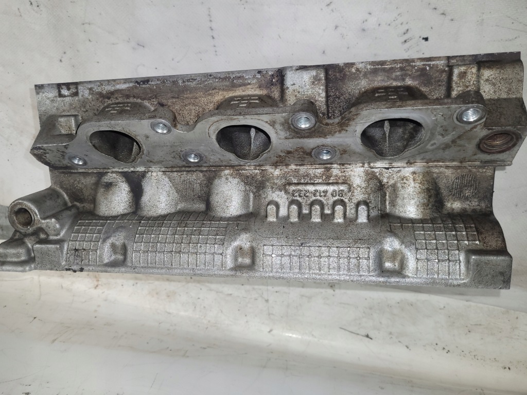 Головка + валы распределительного вала оригинальный номер 90412232 opel omega b 2.5b Оригинал