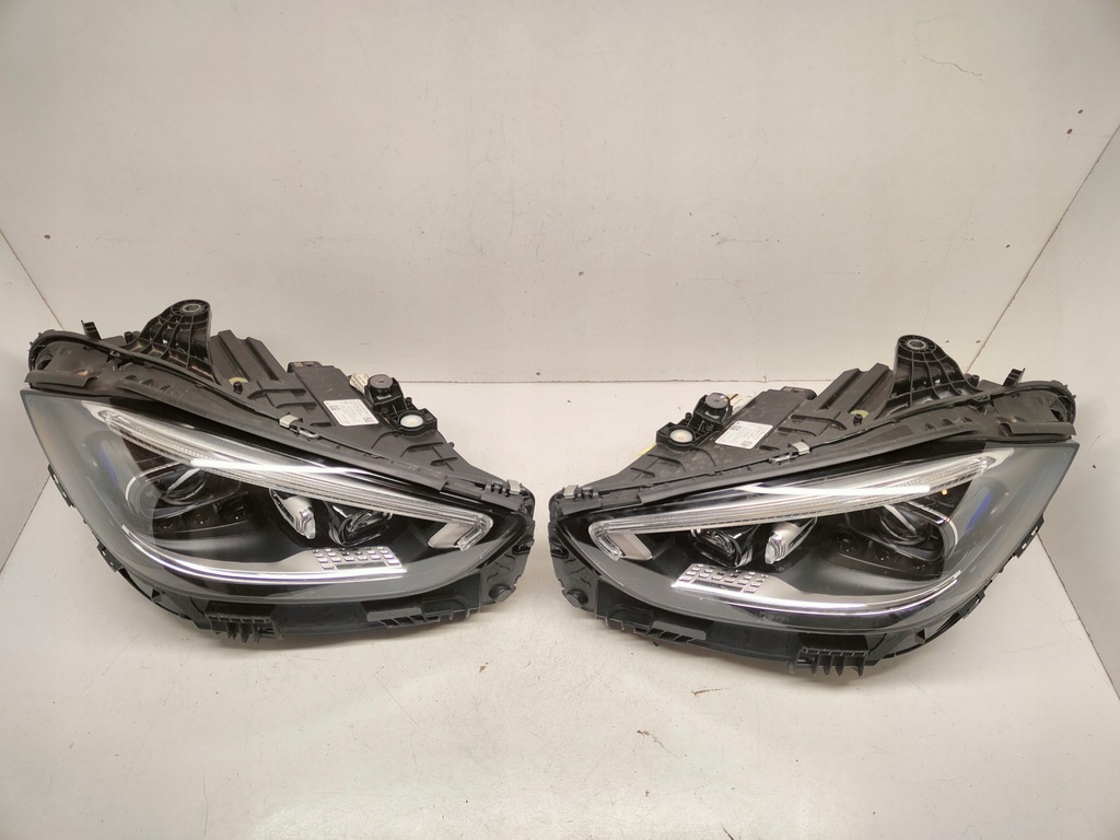 фото №1, Mercedes c klasa w206 комплект лампа digital light