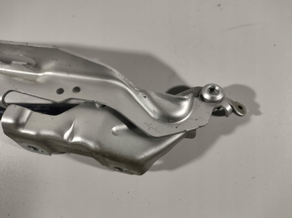 фото №11, Volvo v70 15r- петля капот правий