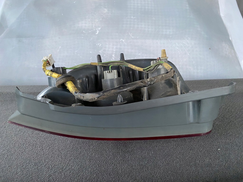 фото №15, Лампа левый задняя mitsubishi space star i lift + вкладыш - mr913173