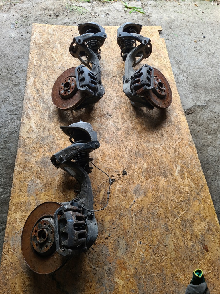 фото №1, Mcperson поворотный кулак левый перед peugeot 407