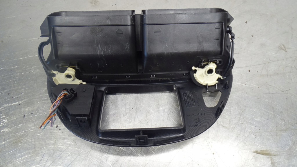 Рамка дисплея peugeot 607 2.2 Цена