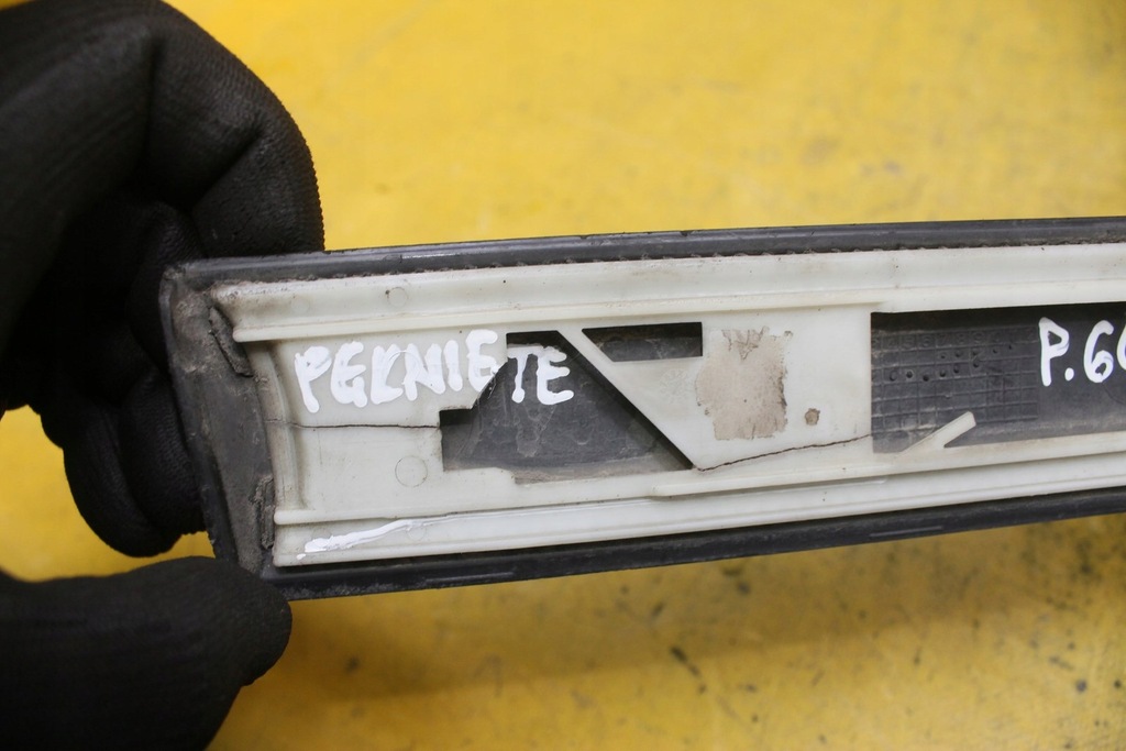 фото №12, Молдинг дверь правый перед peugeot 607