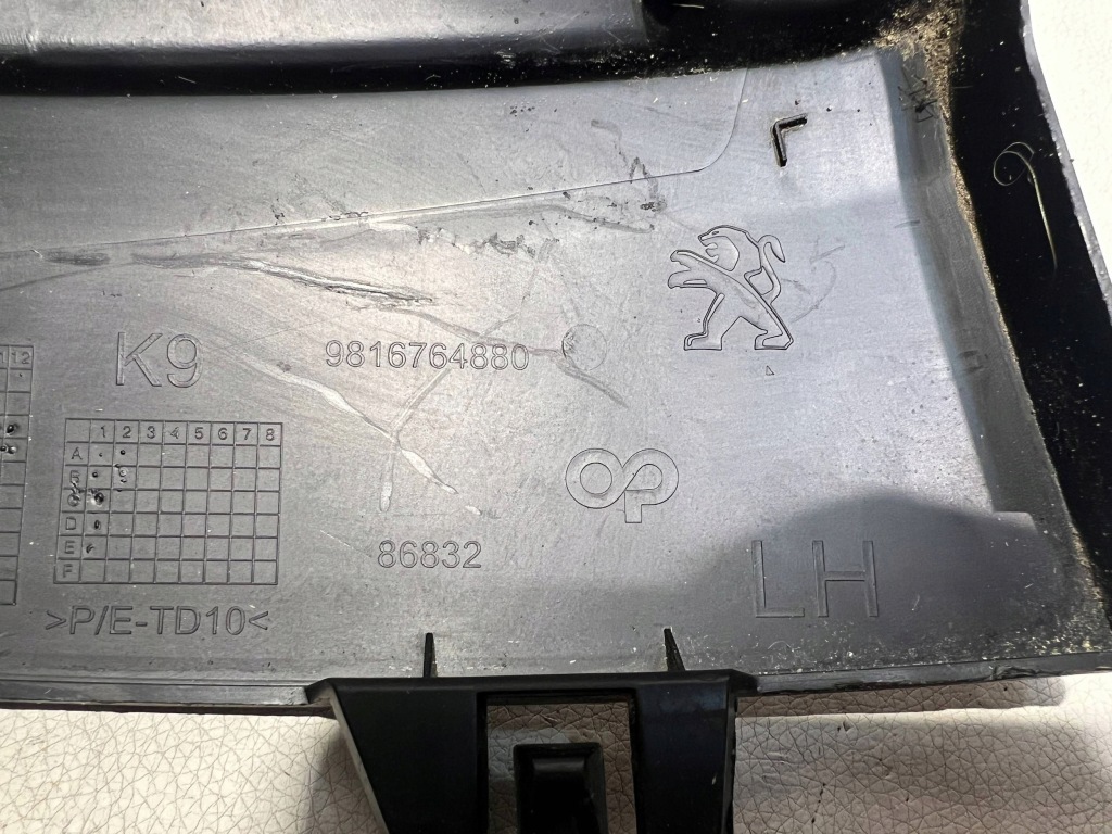 Решётка противотуманной фары бампера перед левая peugeot rifter iii 18- 6816764880 с Разборки