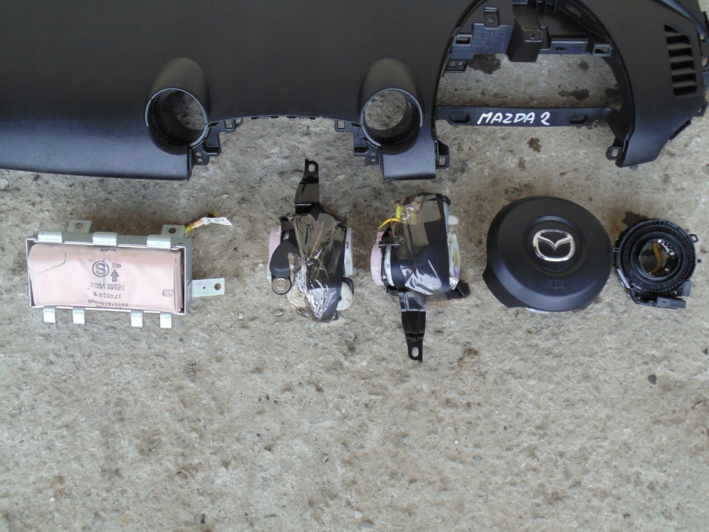 фото №2, Приборная панель консоль подушка безопасности mazda 2 ii 2014 rok. anglik