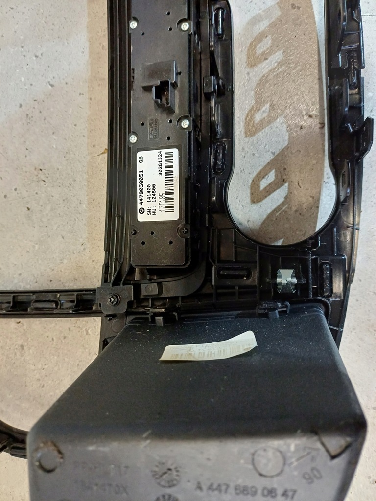 фото №8, Рамка панель среднего mercedes vito w447 nr. a4476890011