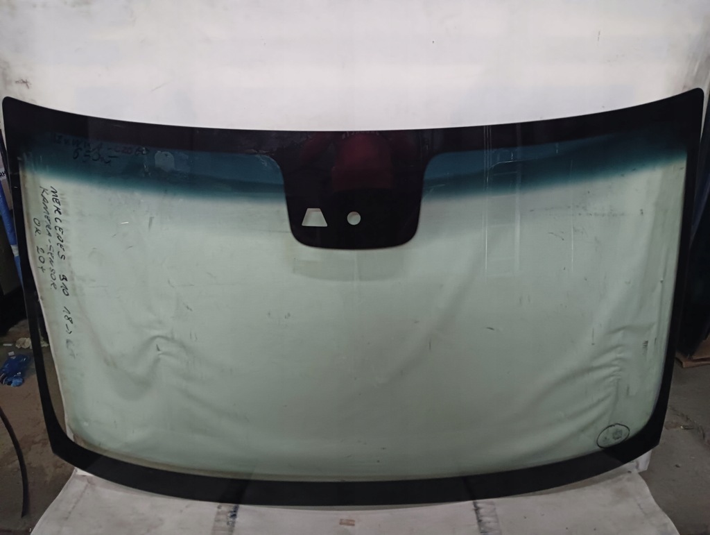 фото №1, Стекло передняя mercedes 910 2018- камера датчик оригинал