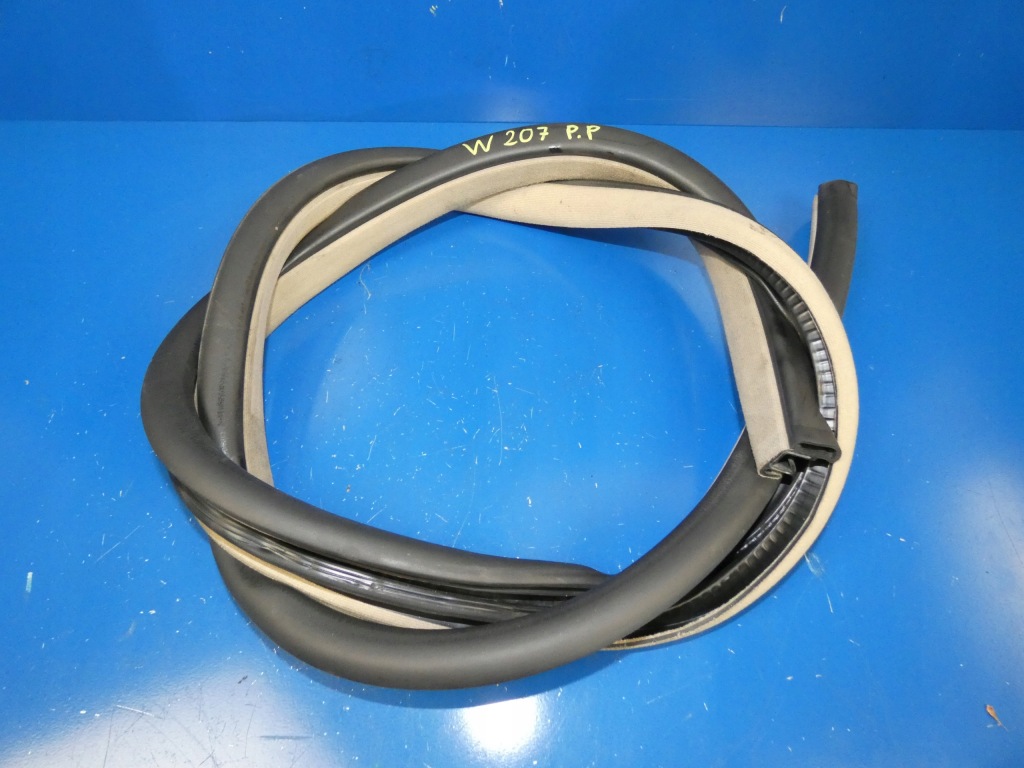 фото №1, Mercedes e w207 прокладка дверь правый перед