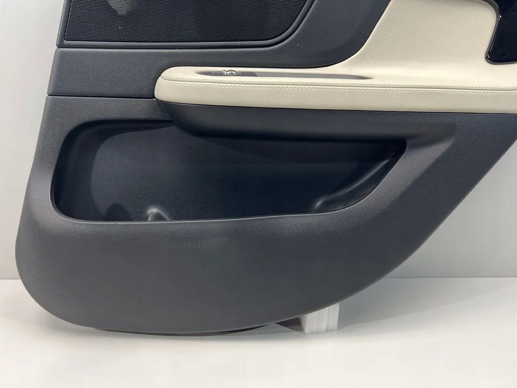 фото №4, Mini countryman f60 оббивка обшивка двері