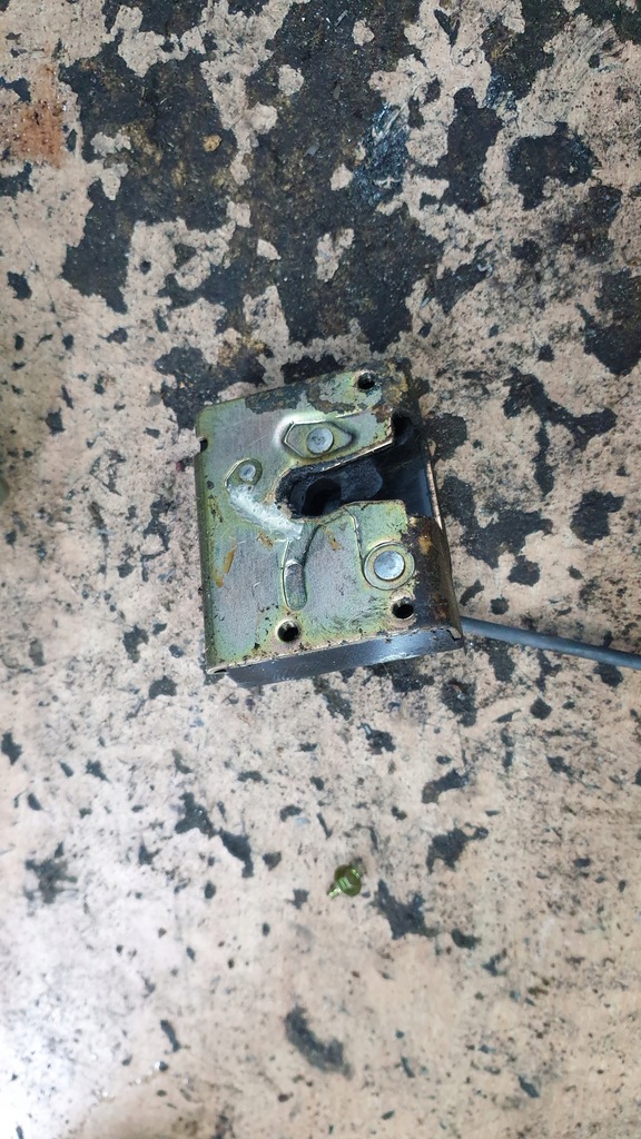 фото №1, Mazda tribute i замок кришки задня