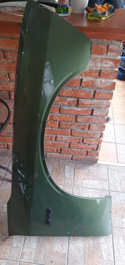 Купити Dodge challenger крило правий перед