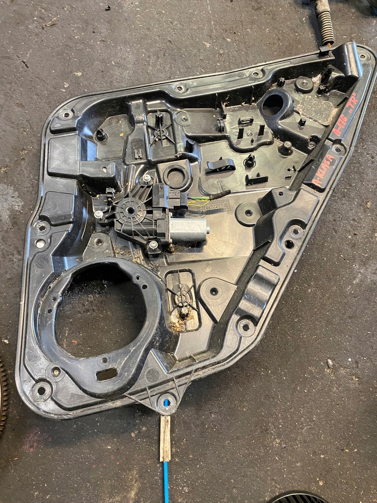 фото №1, Mercedes w176 механизм стекло правый задняя