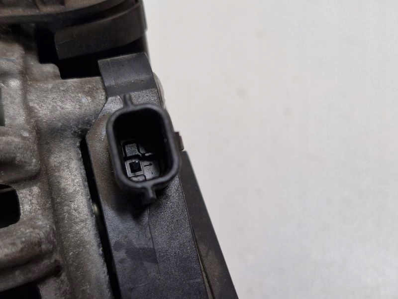 Renault twingo 3 3 рестайлинг  1.0 sce генератор 150a 231008033r Цена