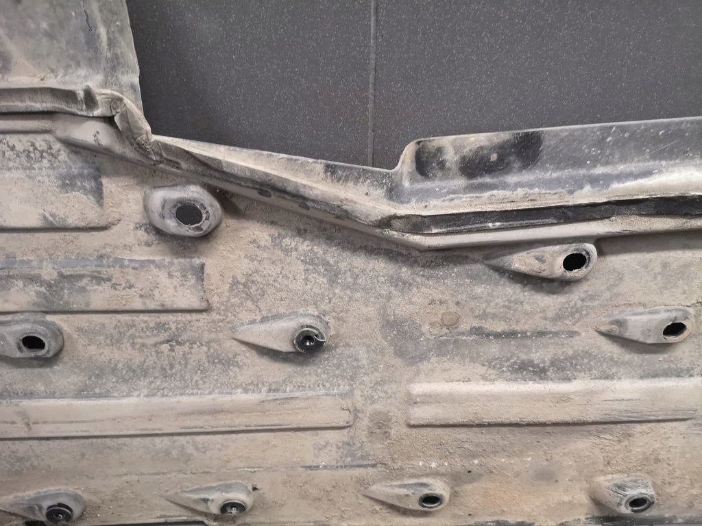 фото №4, Защита подвеска правая audi a8 d3 4e0825206d