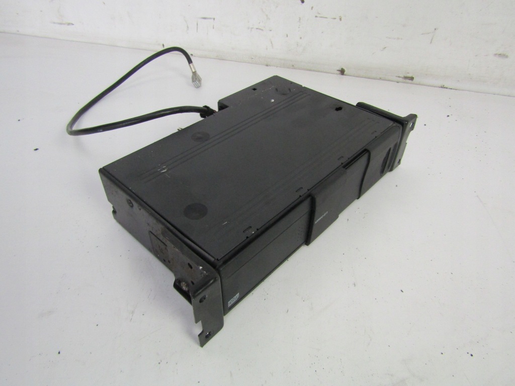 Купить Чейнджер дисков 6 cd 6913390 bmw x5 e53 2005 bmw