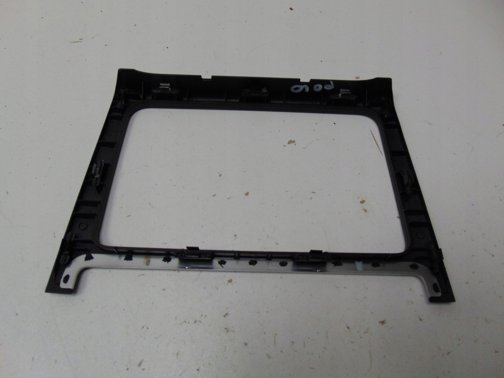 фото №4, Рамка радио консоли vw polo v 6r 6r0858069e