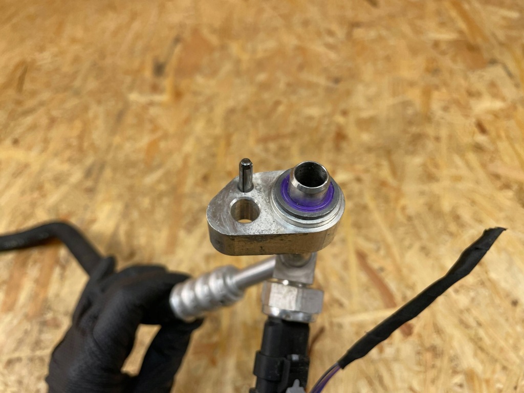 Патрубок трубка шланг кондиціонера mercedes eqe w295 a2978304603 Оригінал