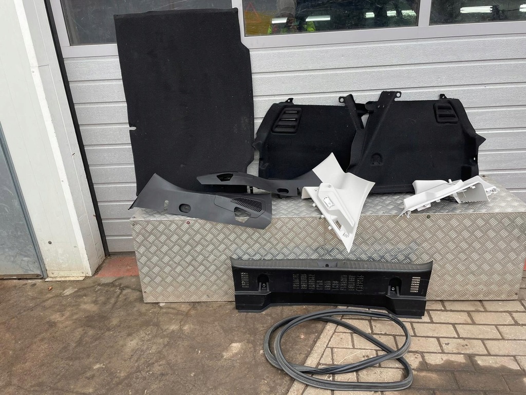 фото №1, Renault clio v обивка багажника e-tech обшивки