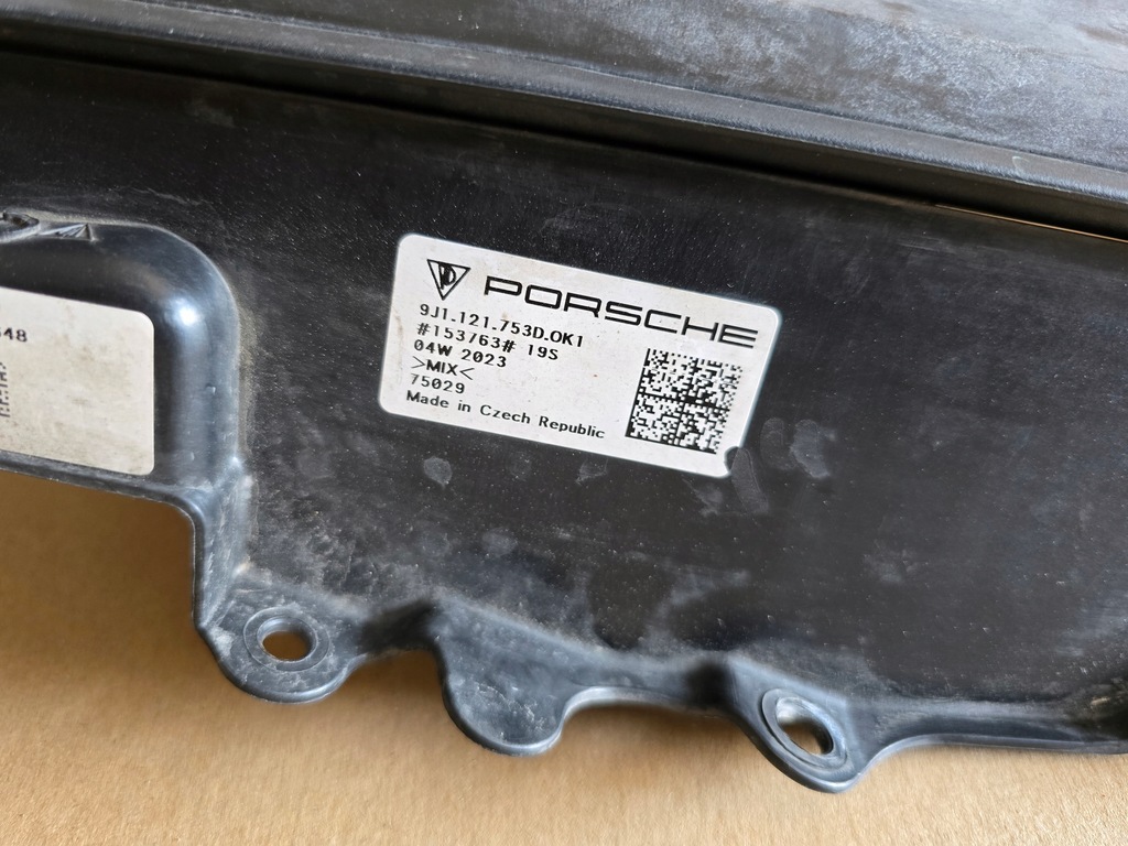 фото №4, Porsche taycan воздуховод воздуха левая 9j1121753d