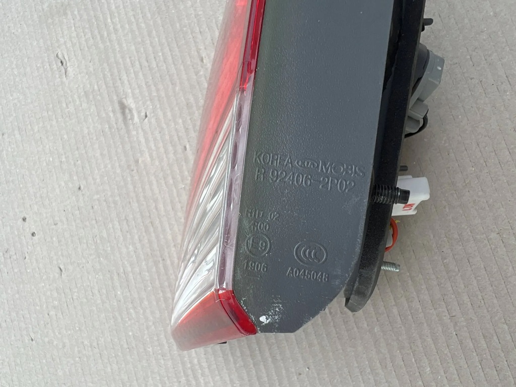 фото №3, Kia sorento ii xm задняя правая лампа крышка багажника