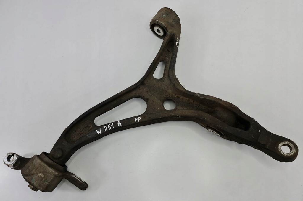 фото №1, Важіль передній правий перед mercedes w251 4matic