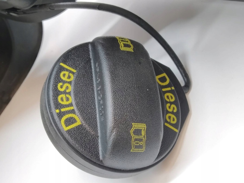 Купить Крышка заливной топлива lc5b 5ta809857a vw volkswagen touran iii 2015-