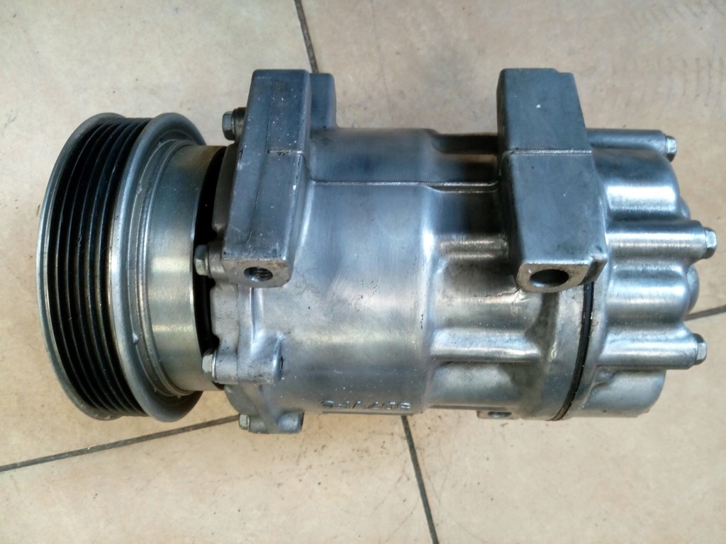 фото №1, Компрессор кондиционера dacia duster logan oryg.