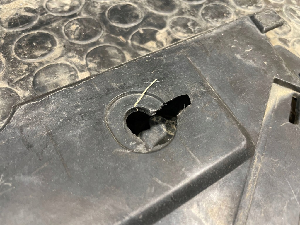 Audi a6 c7 4g0 рестайлінг  14-18 накладка абсорбер плита під  бампер перед передня Зі Шроту