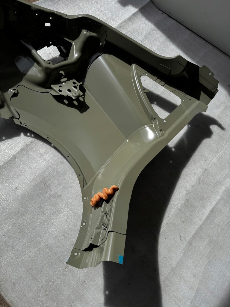 Задний левое  крыло  обшивка левое tesla model y Киев