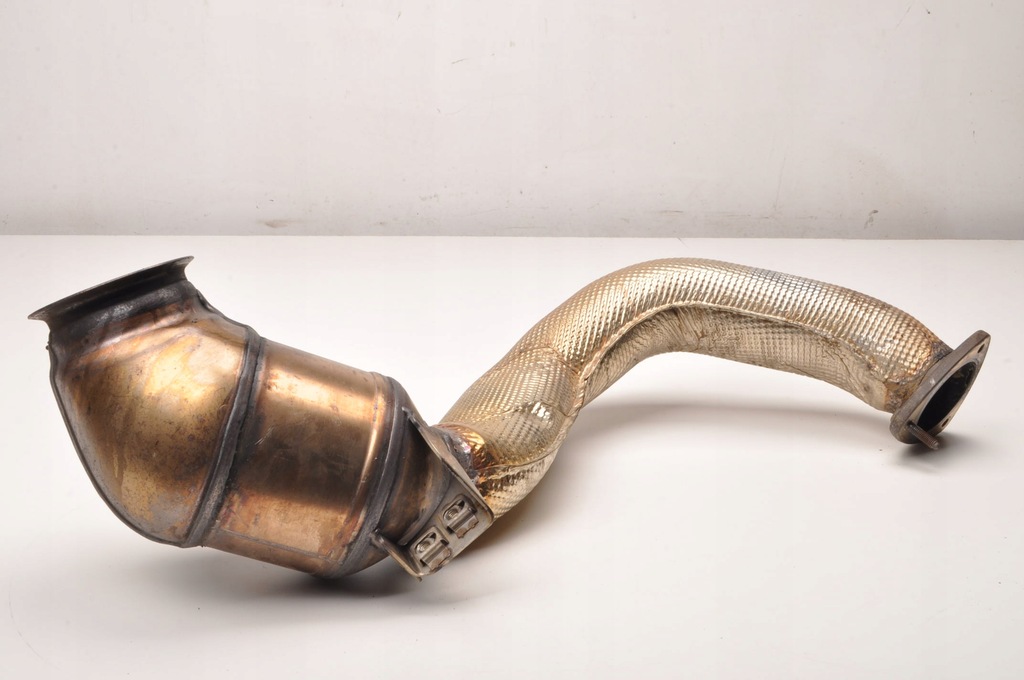 фото №1, Aston martin db11 катализатор a2054904014